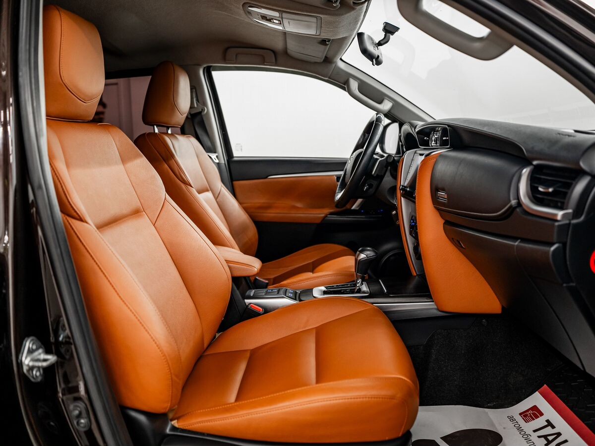 Toyota Fortuner 2021 - фото автомобиля