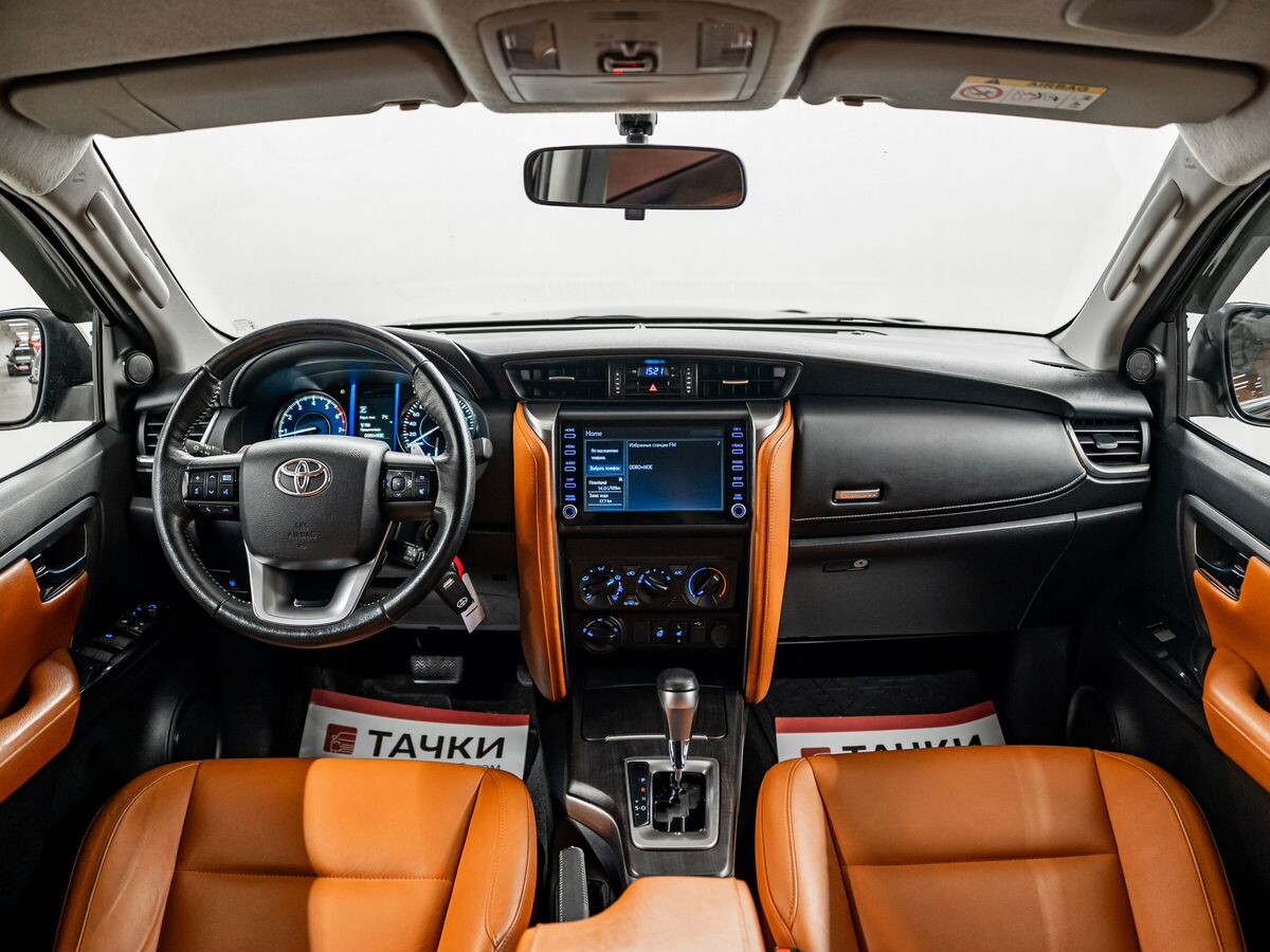 Toyota Fortuner 2021 - фото автомобиля