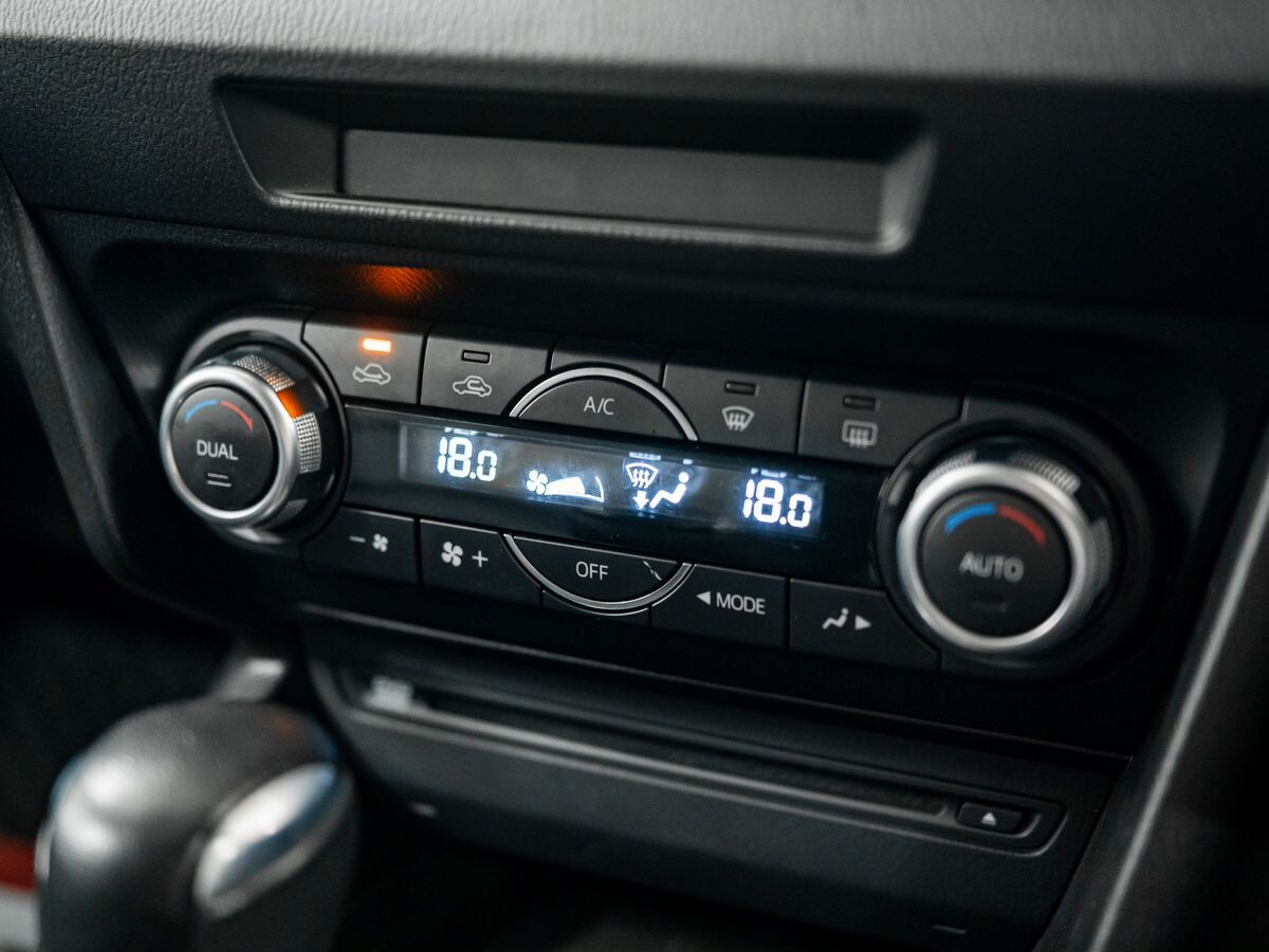 Mazda Axela 2016 - фото автомобиля