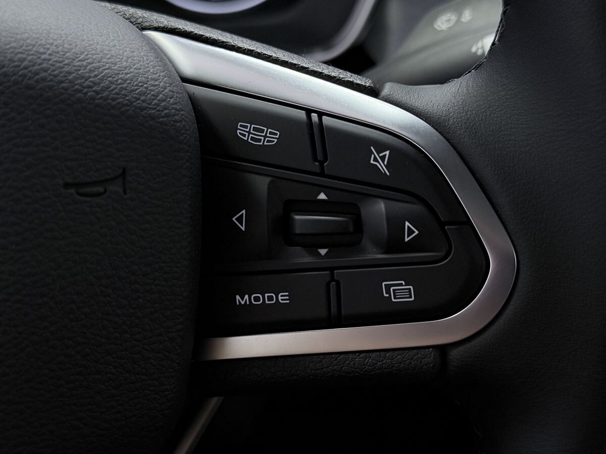 Geely Coolray 2025 - фото автомобиля