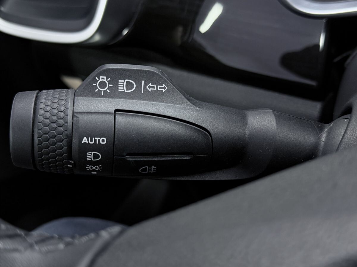 Geely Coolray 2025 - фото автомобиля