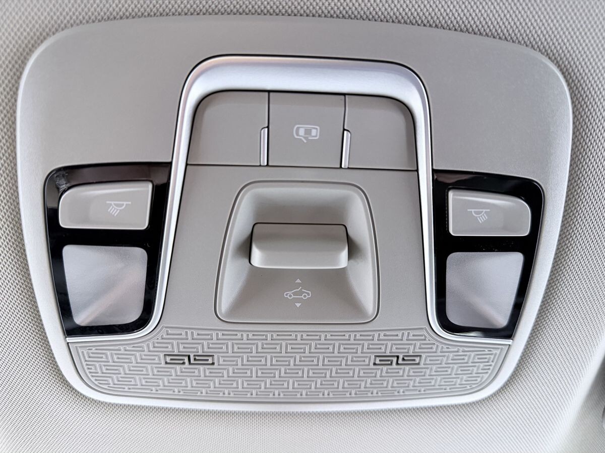 Geely Coolray 2025 - фото автомобиля