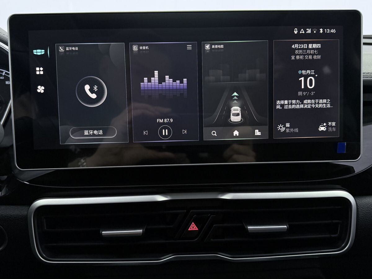 Geely Coolray 2025 - фото автомобиля