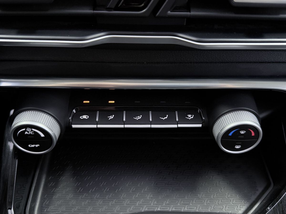 Geely Coolray 2025 - фото автомобиля