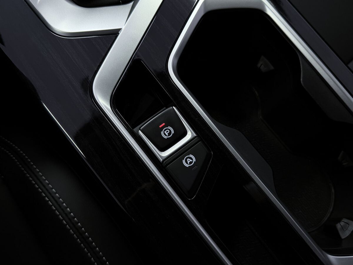 Geely Coolray 2025 - фото автомобиля