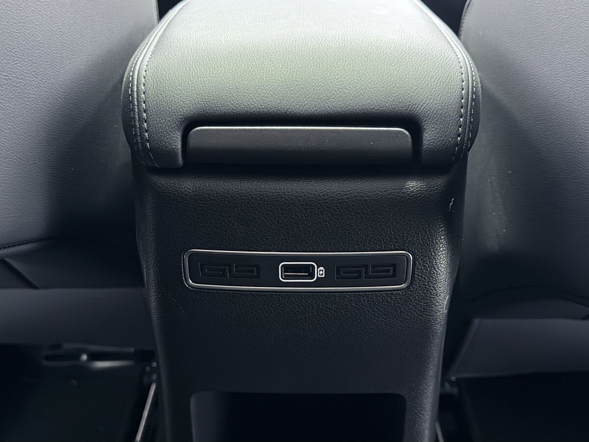 Geely Coolray 2025 - фото автомобиля