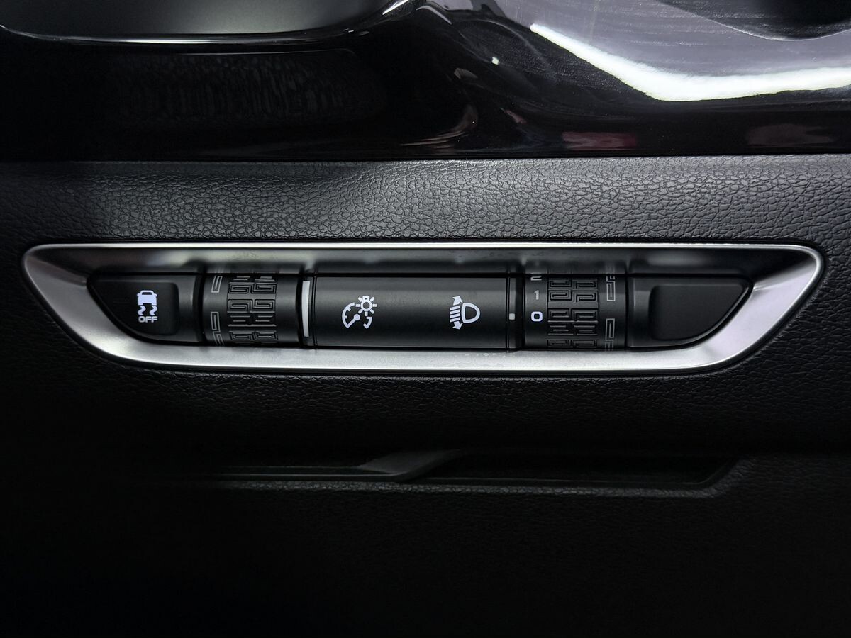 Geely Coolray 2025 - фото автомобиля