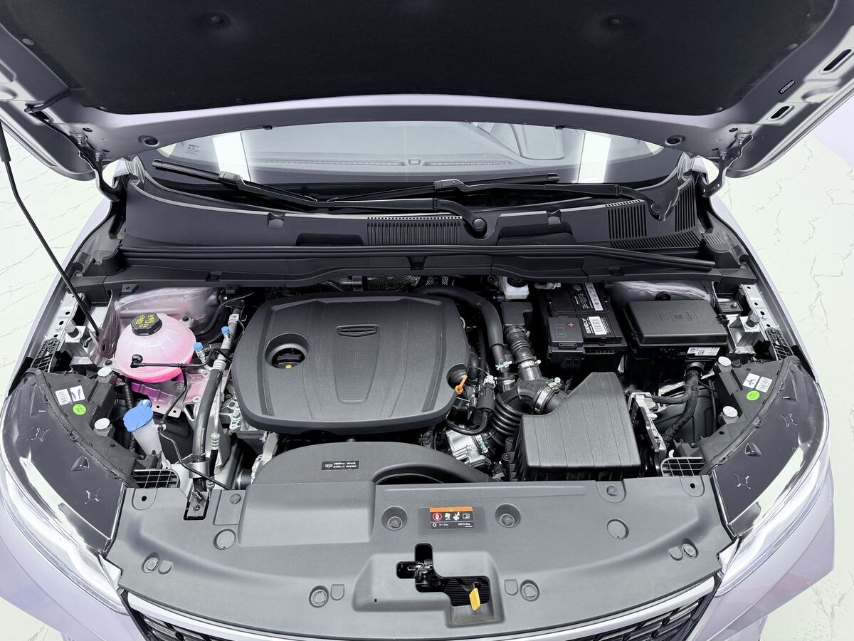 Geely Coolray 2025 - фото автомобиля