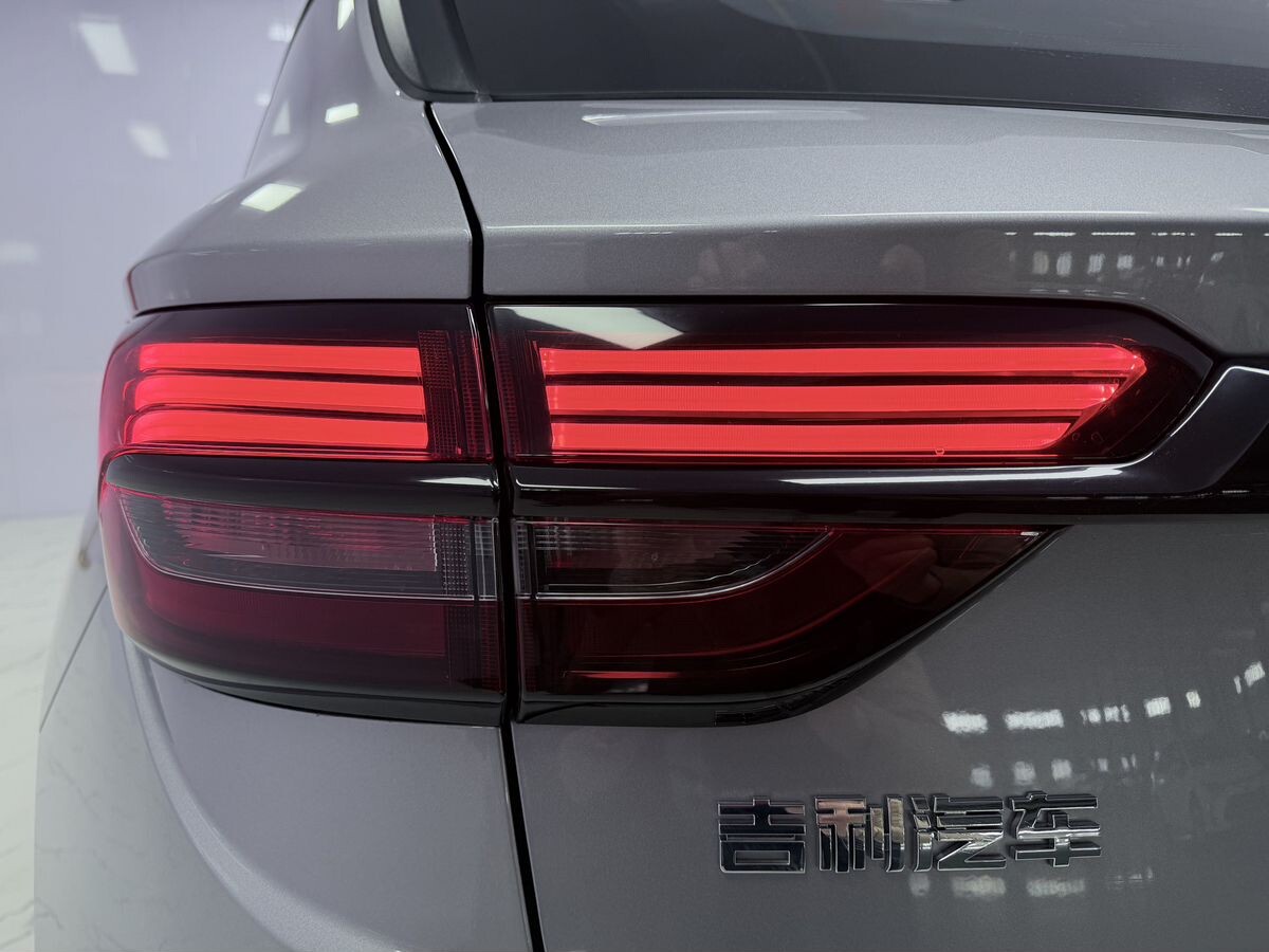 Geely Coolray 2025 - фото автомобиля