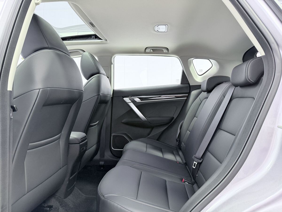 Geely Coolray 2025 - фото автомобиля