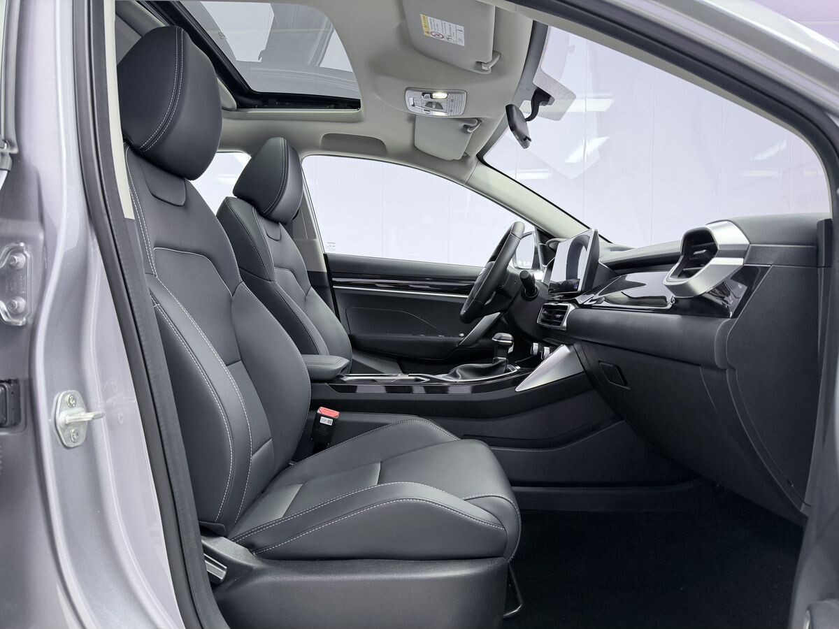 Geely Coolray 2025 - фото автомобиля