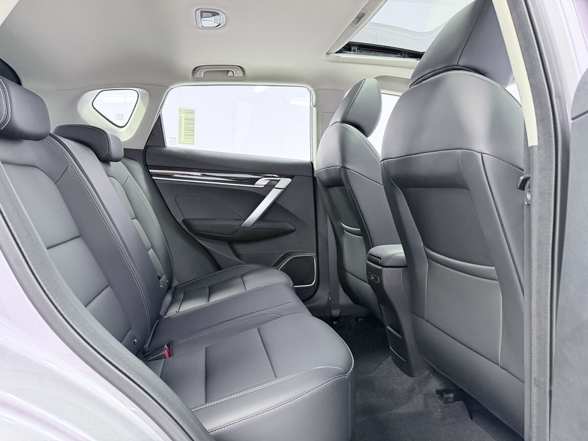 Geely Coolray 2025 - фото автомобиля