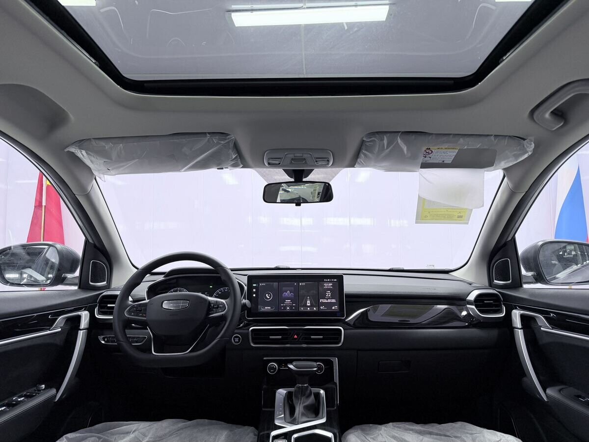 Geely Coolray 2025 - фото автомобиля