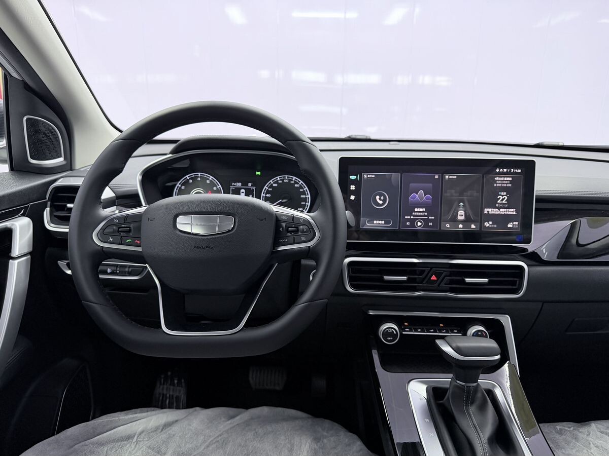 Geely Coolray 2025 - фото автомобиля