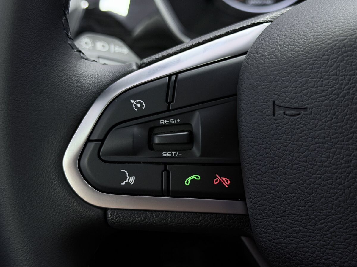 Geely Coolray 2025 - фото автомобиля