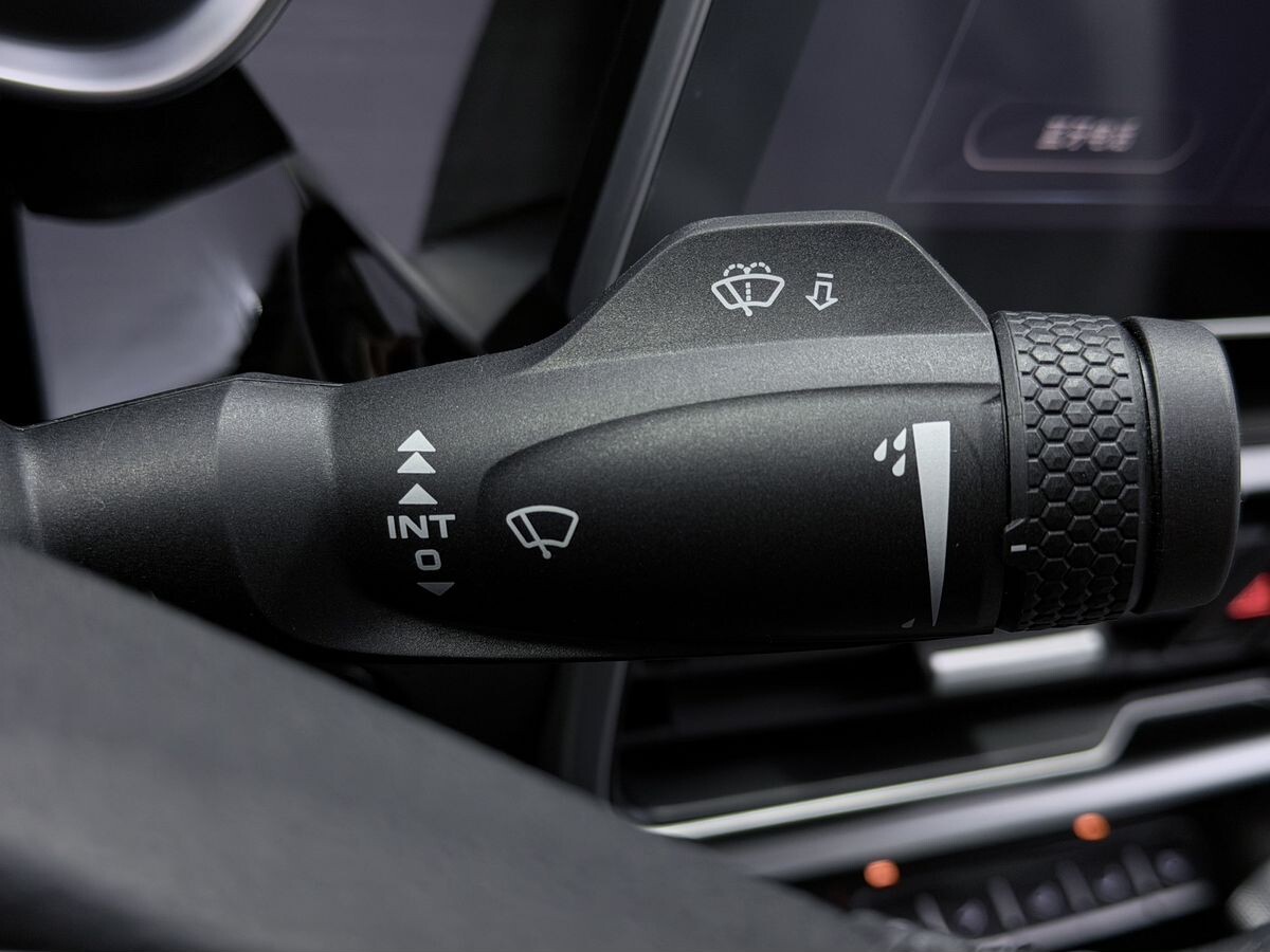 Geely Coolray 2025 - фото автомобиля