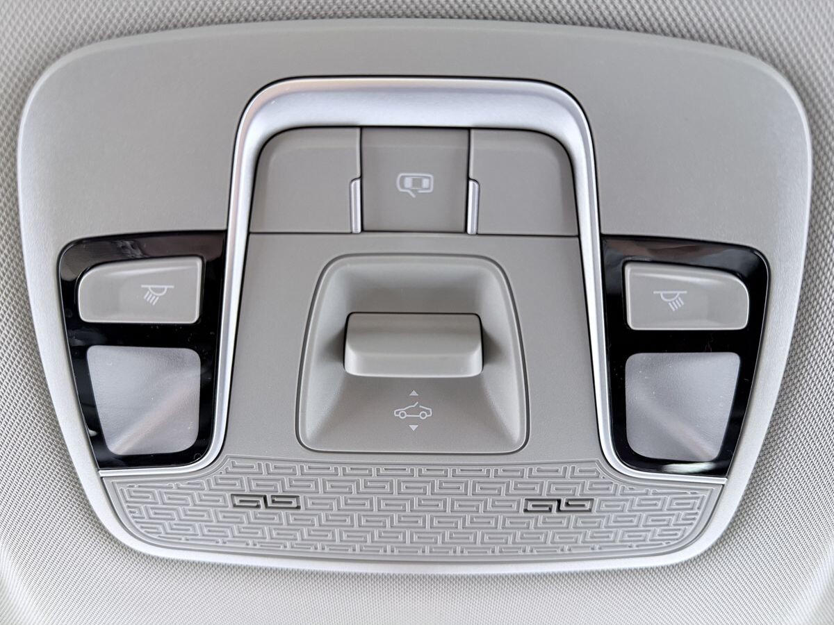 Geely Coolray 2025 - фото автомобиля