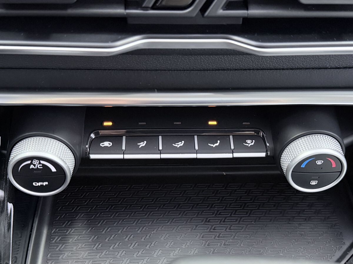 Geely Coolray 2025 - фото автомобиля