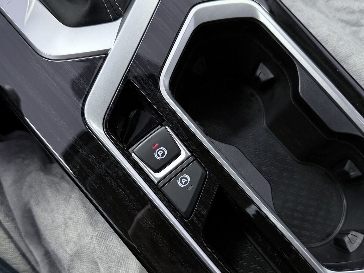 Geely Coolray 2025 - фото автомобиля