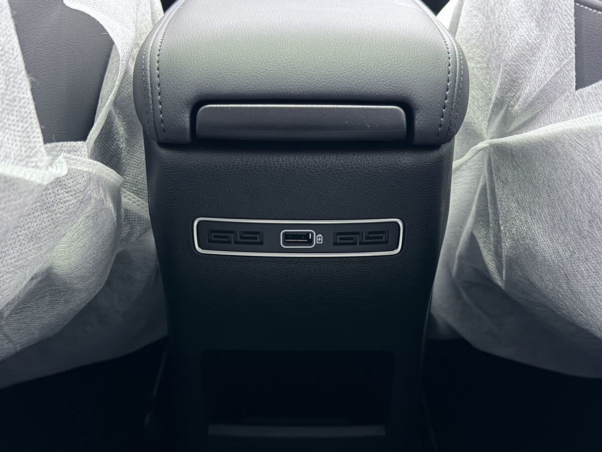 Geely Coolray 2025 - фото автомобиля