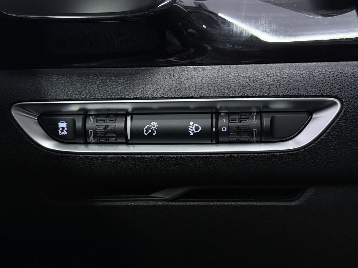 Geely Coolray 2025 - фото автомобиля