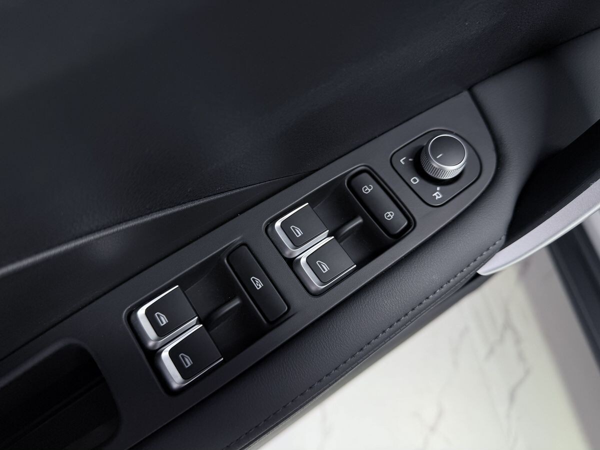 Geely Coolray 2025 - фото автомобиля