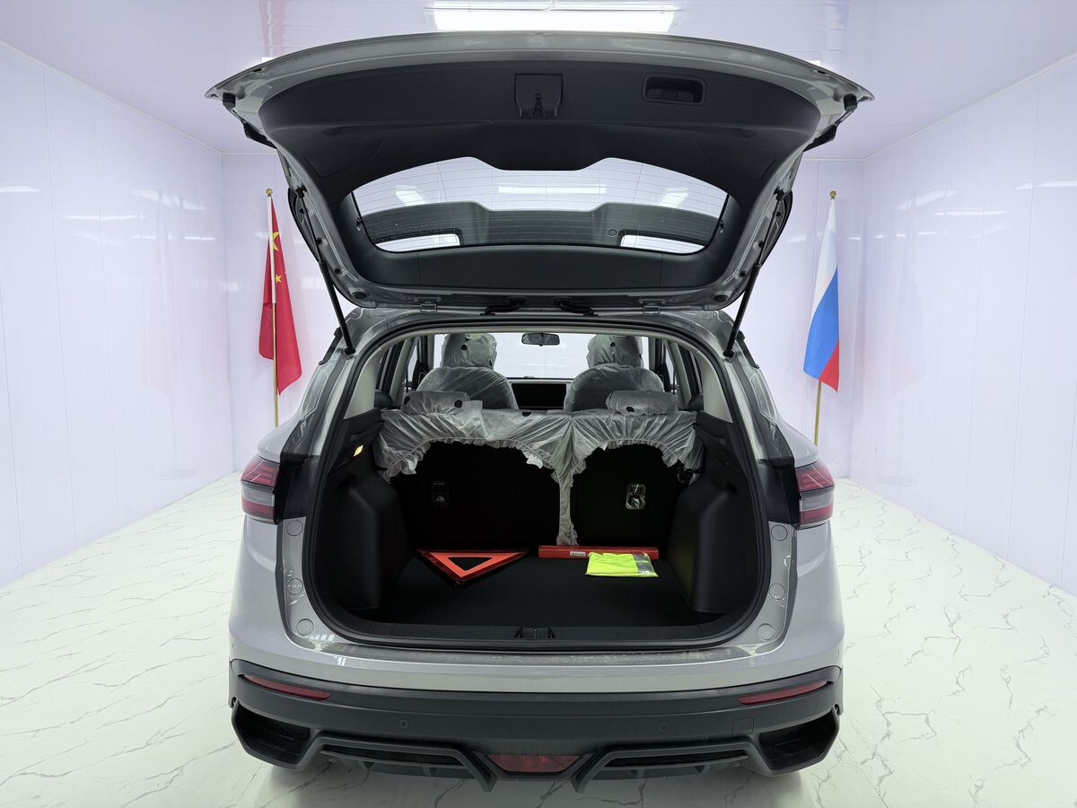 Geely Coolray 2025 - фото автомобиля