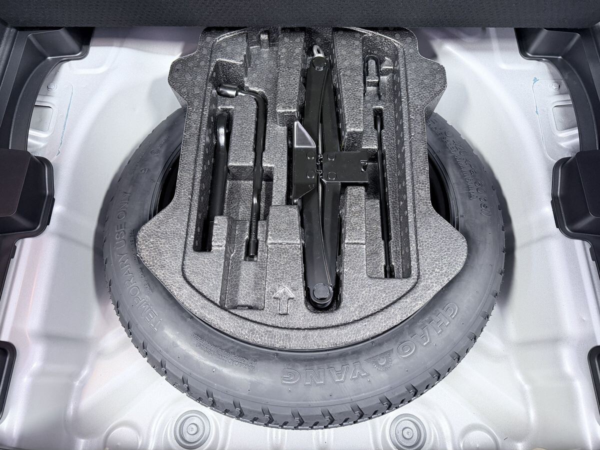 Geely Coolray 2025 - фото автомобиля