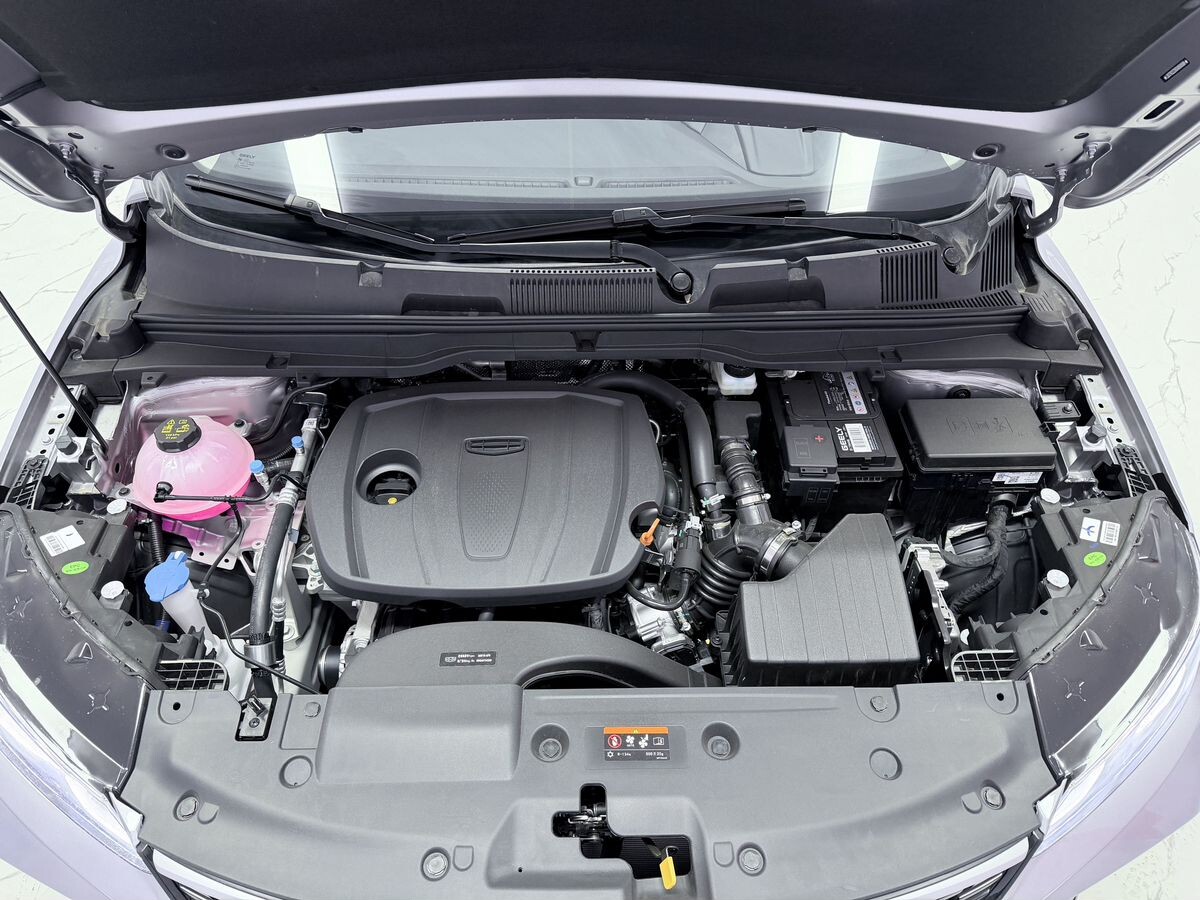 Geely Coolray 2025 - фото автомобиля