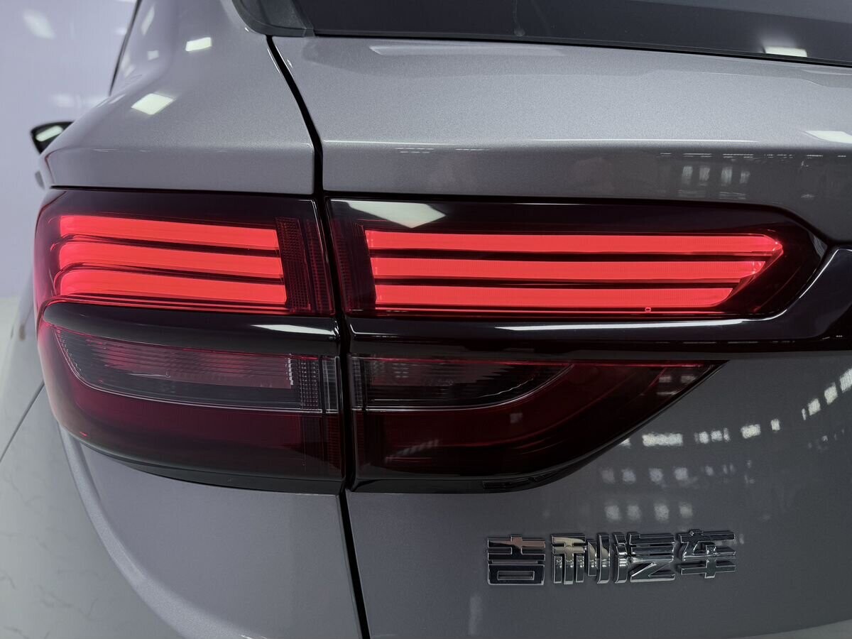 Geely Coolray 2025 - фото автомобиля