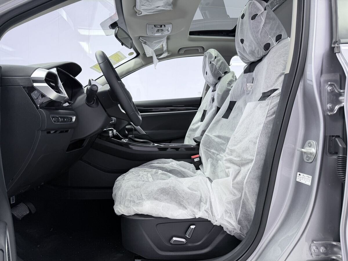 Geely Coolray 2025 - фото автомобиля