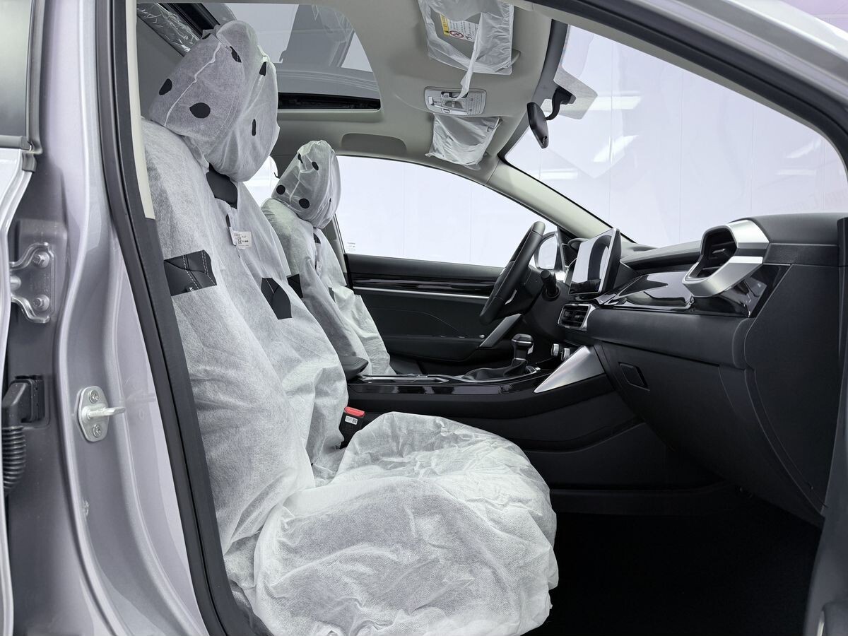 Geely Coolray 2025 - фото автомобиля