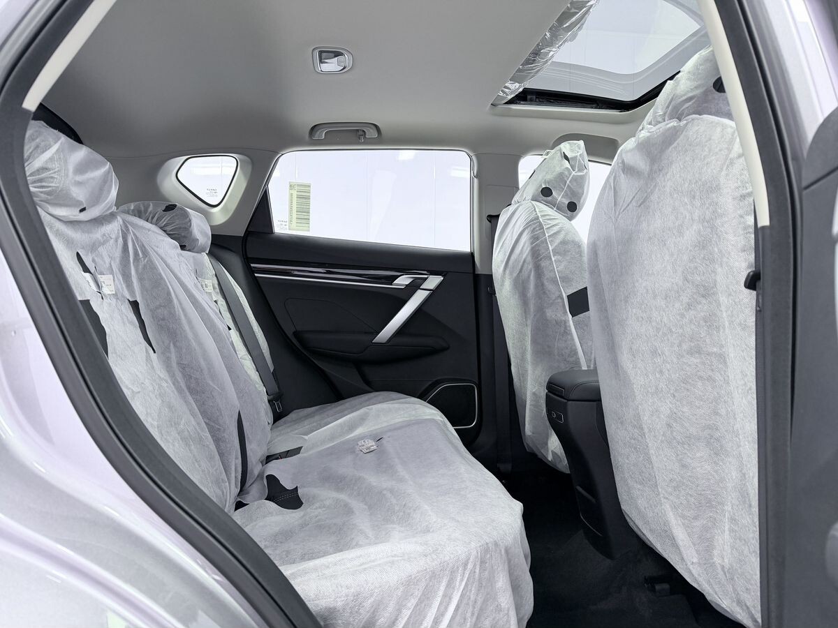 Geely Coolray 2025 - фото автомобиля