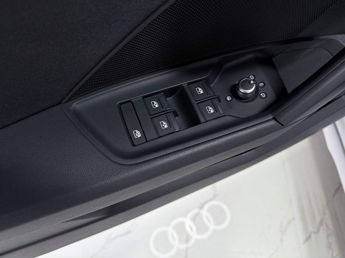 Audi A3 2023 - фото автомобиля