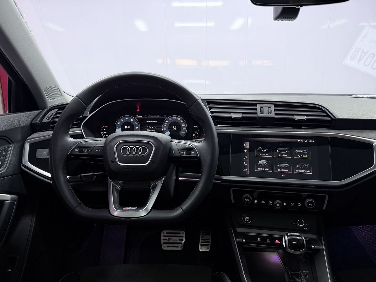 Audi Q3 2021 - фото автомобиля