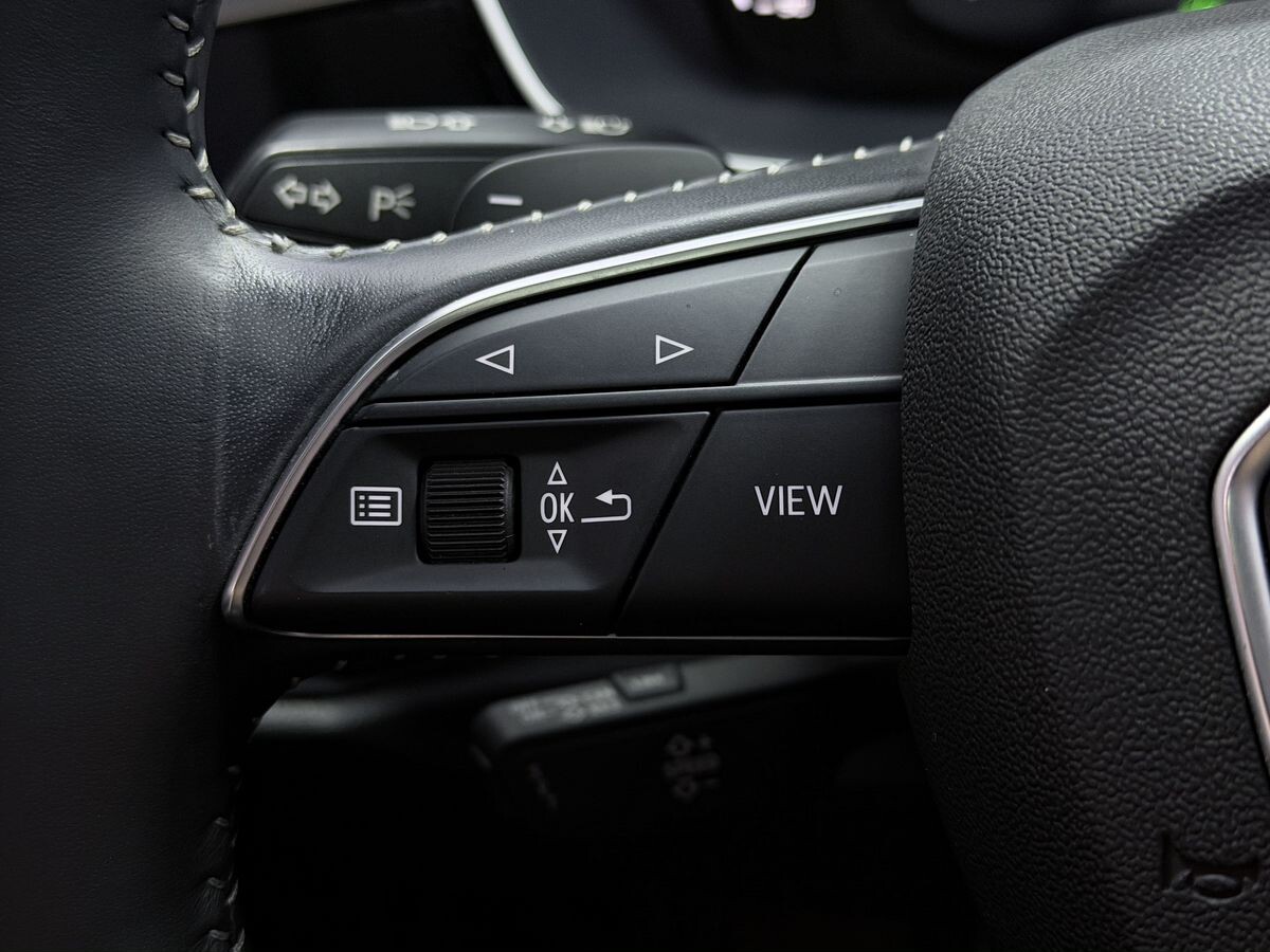 Audi Q3 2021 - фото автомобиля