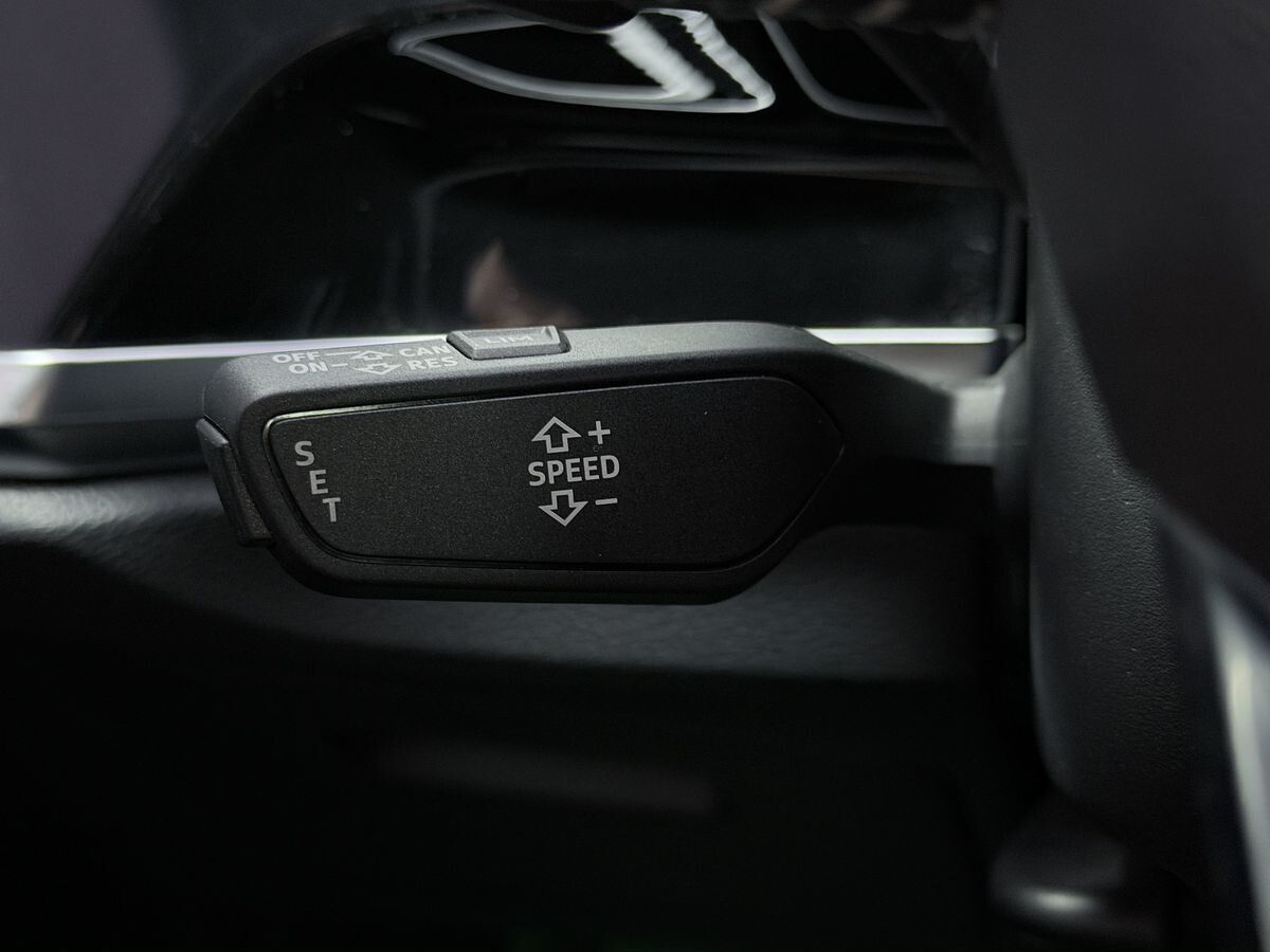 Audi Q3 2021 - фото автомобиля