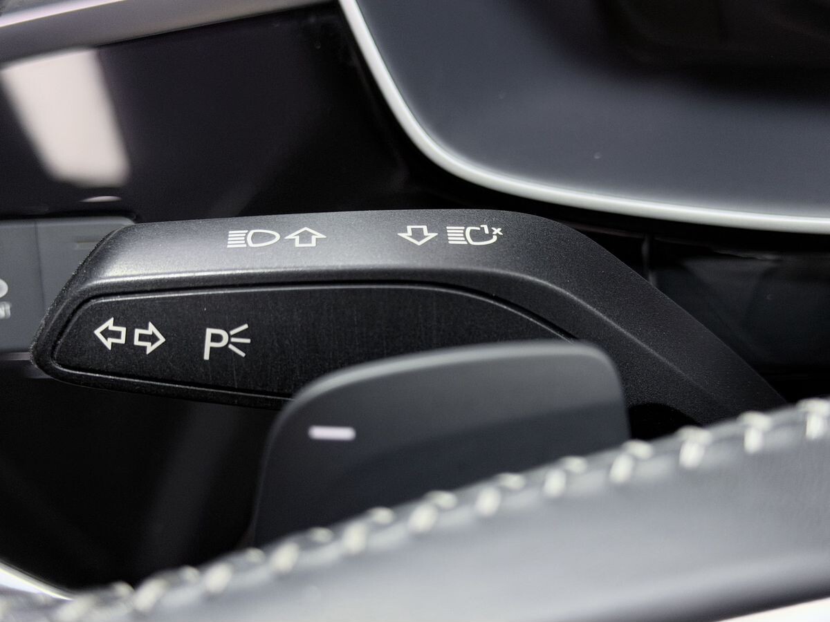 Audi Q3 2021 - фото автомобиля