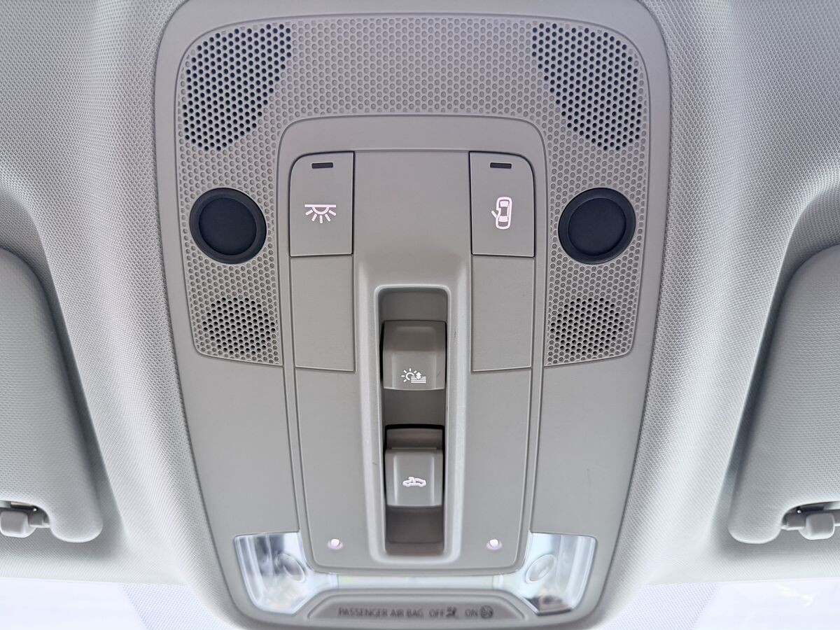 Audi Q3 2021 - фото автомобиля