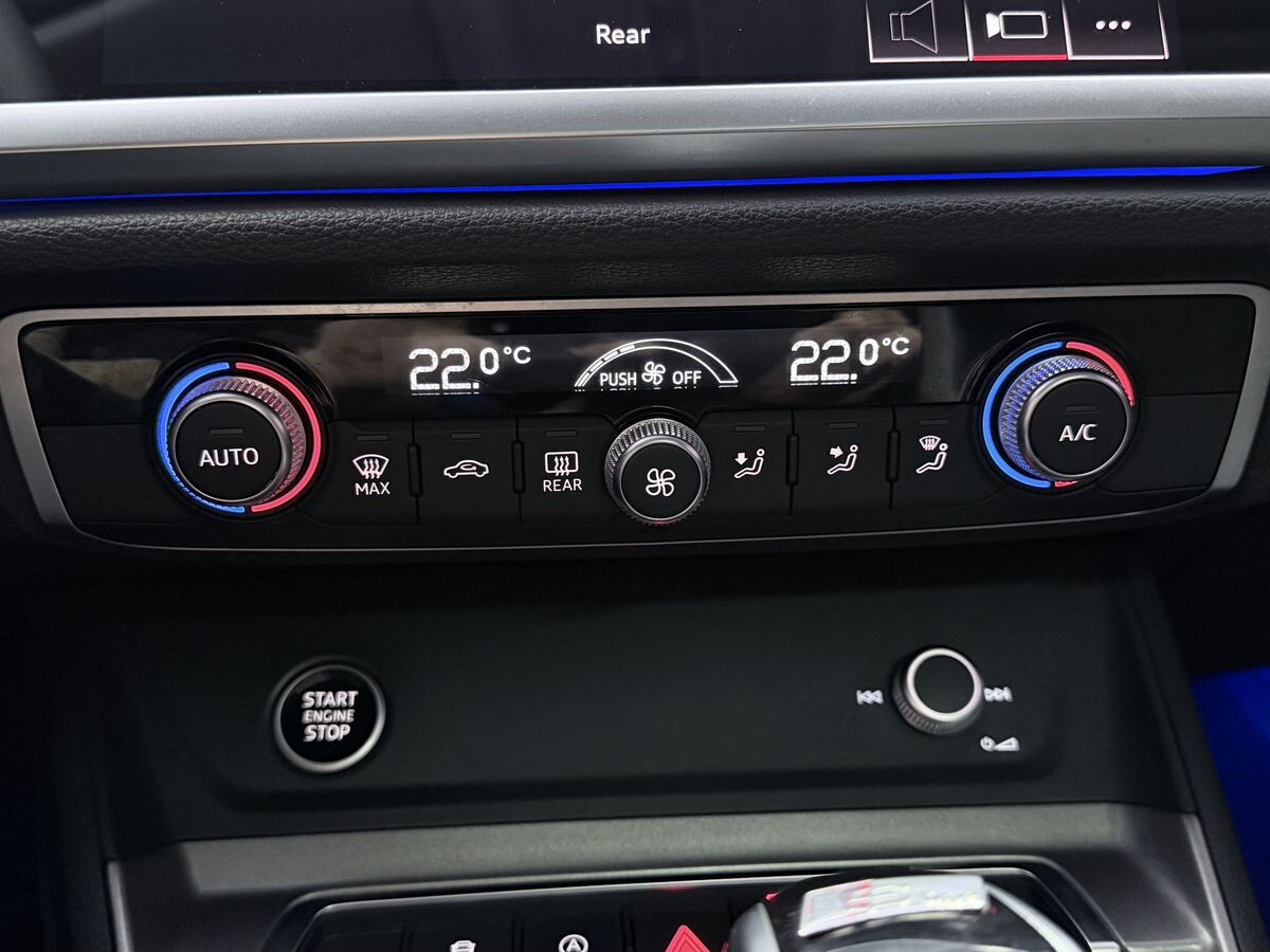 Audi Q3 2021 - фото автомобиля