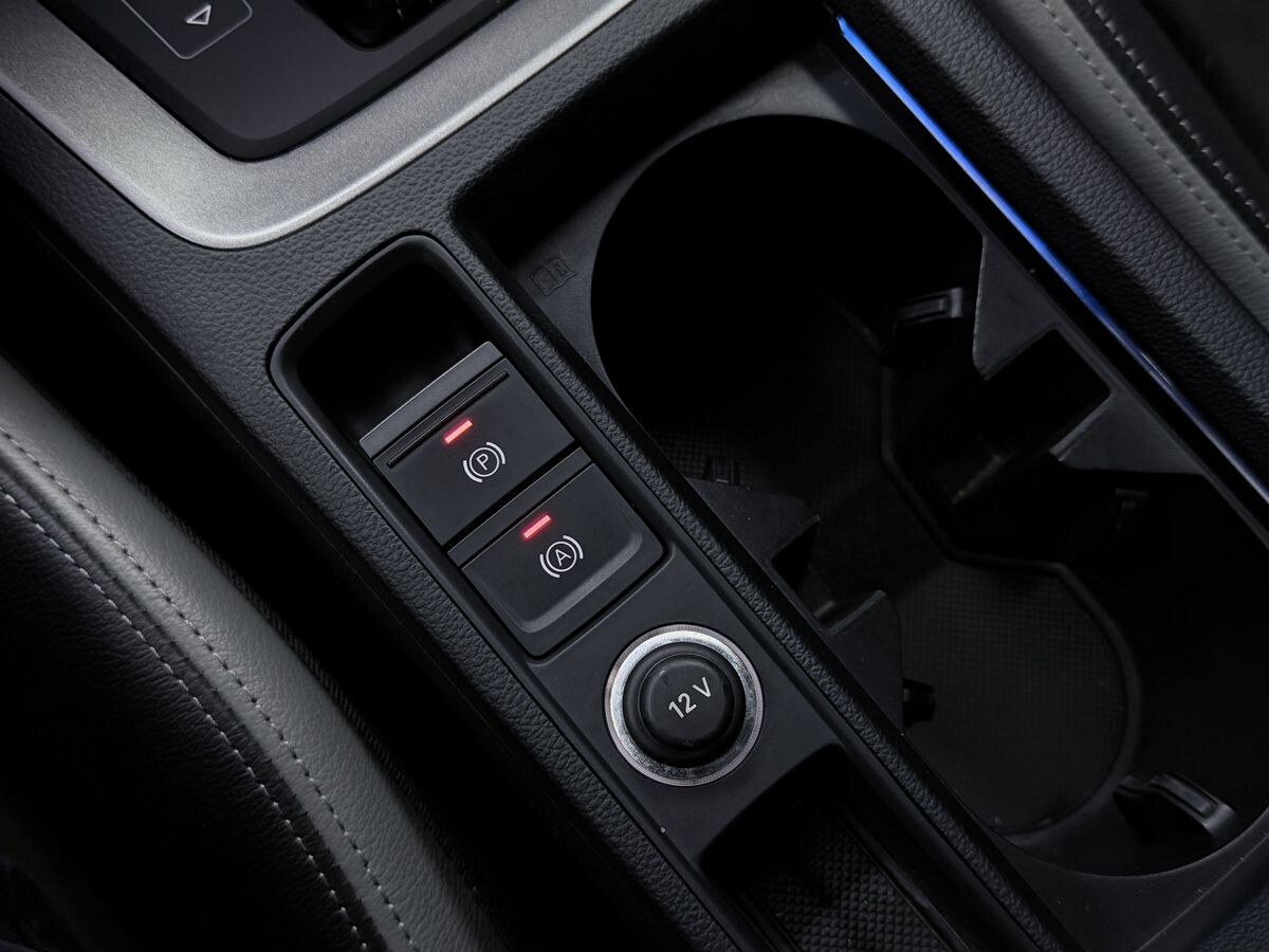 Audi Q3 2021 - фото автомобиля