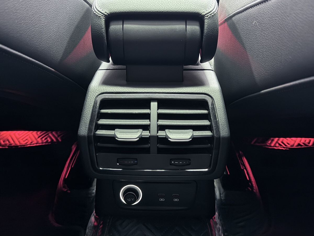 Audi Q3 2021 - фото автомобиля