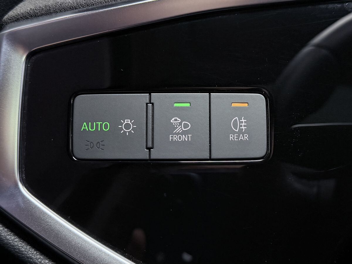 Audi Q3 2021 - фото автомобиля