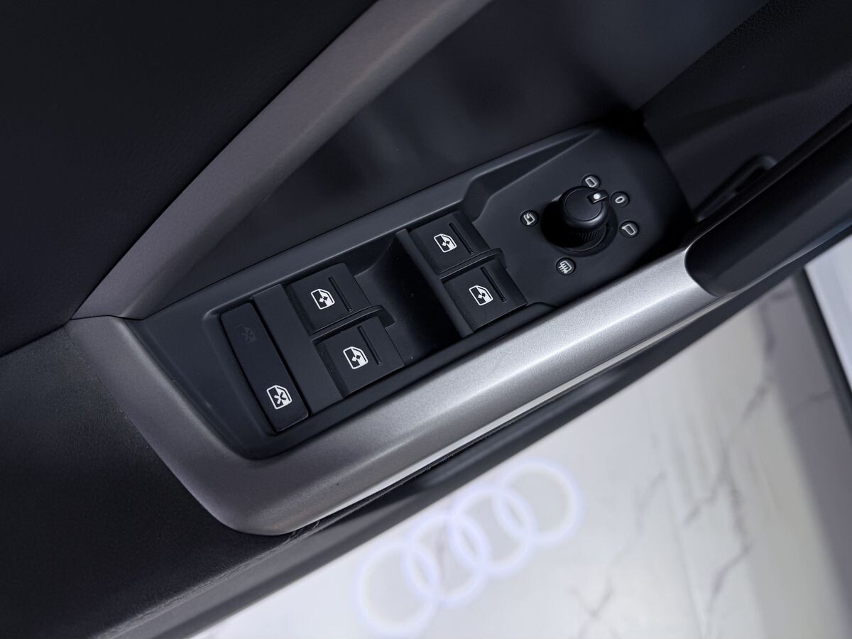 Audi Q3 2021 - фото автомобиля