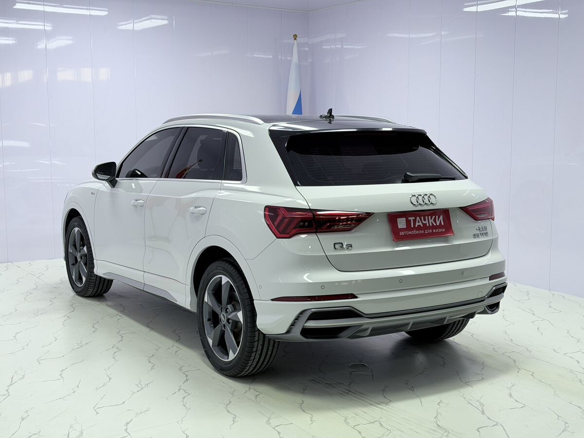 Audi Q3 2021 - фото автомобиля