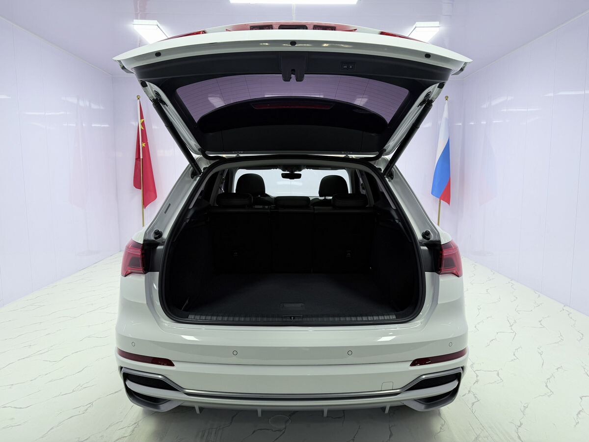 Audi Q3 2021 - фото автомобиля