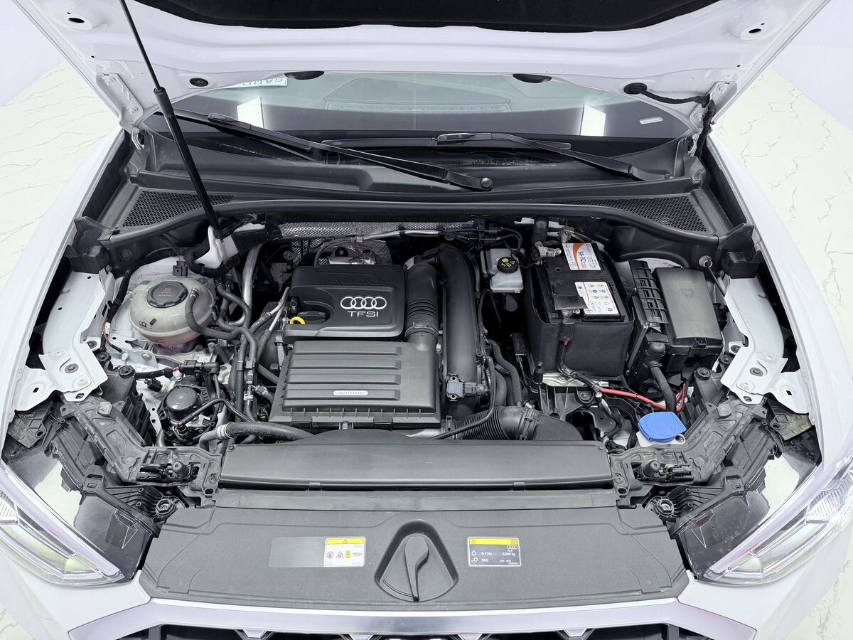 Audi Q3 2021 - фото автомобиля