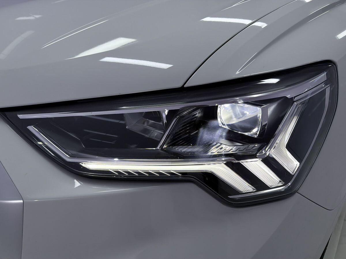 Audi Q3 2021 - фото автомобиля