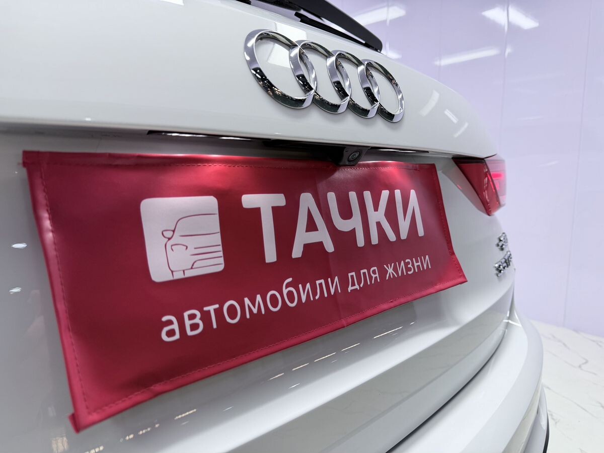 Audi Q3 2021 - фото автомобиля