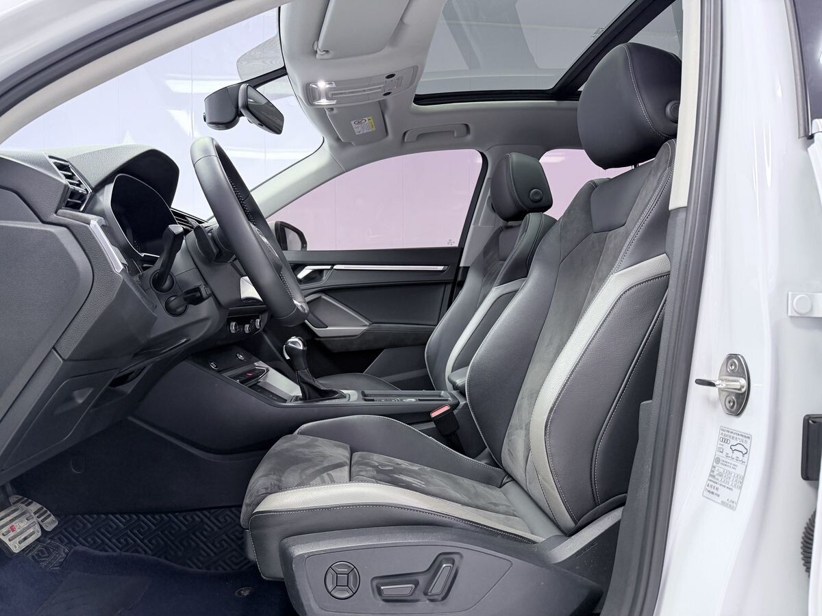 Audi Q3 2021 - фото автомобиля